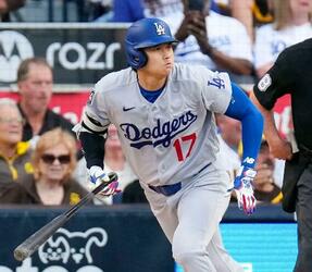 大リーグ大谷、第1打席で二塁打