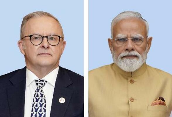 オーストラリアのアルバニージー首相(左)、インドのモディ首相