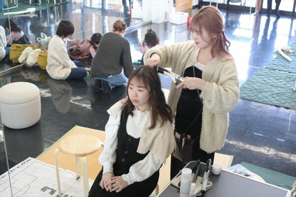ヘアアレンジなどを楽しんだヤングケアラーフェスティバル