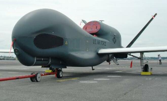 無人偵察機グローバルホーク=2017年5月、米軍横田基地