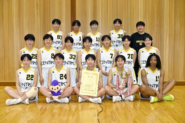 女子優勝の矢板中央