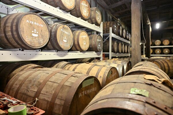 県産ウイスキー「哲」の貯蔵庫=小山市