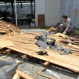佐野で突風被害31棟　ダウンバーストか　屋根剥がれ、窓ガラス割れる　宇…