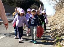 登下校を見据え 年長児６キロ踏破