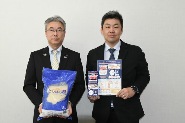 大手外食チェーンとのコラボで「とちぎの星」をＰＲするＪＡ全農とちぎの担当者＝芳賀町
