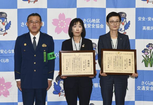 人見さん（中央）と細川さん（右）
