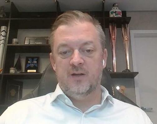 　オンラインで取材に応じるＩＰＣのアンドルー・パーソンズ会長