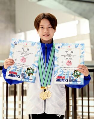 女子12、13歳で高飛び込みと１メートル板飛び込みの２冠を成し遂げた尾畑（ＮＳＰ宇都宮）