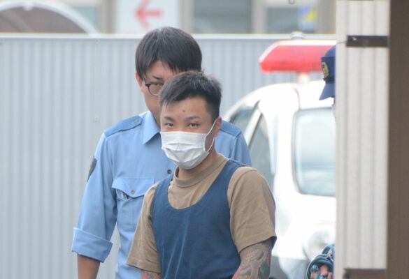 送検される野本容疑者＝17日午前８時５分、さくら署