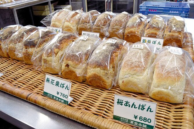 週２回、７種類ほどのパンを販売