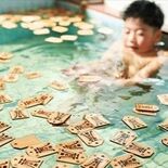 北千住で「日光風呂詣」　水面満たすヒノキのお守り　