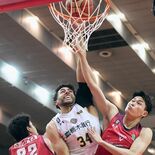 和製ガード陣躍動　的確な状況判断光る　ブレックス完勝、地区優勝へＭ１