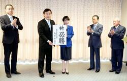 首相、現職の馳氏へ推薦証