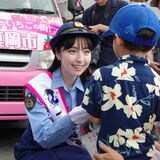栃木県出身・俳優小高サラさんが一日署長　真岡署管内でヘルメット着用呼びかけ