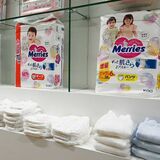 赤ちゃん守るこだわり品質　１日500万枚の「メリーズ」を製造