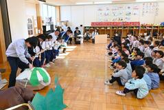 楽しいお話 園児に披露
