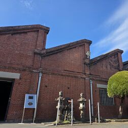 トチセン（旧足利織物）　大正時代・国登録　面影残る繊維産業の拠点　特徴的なのこぎり屋根