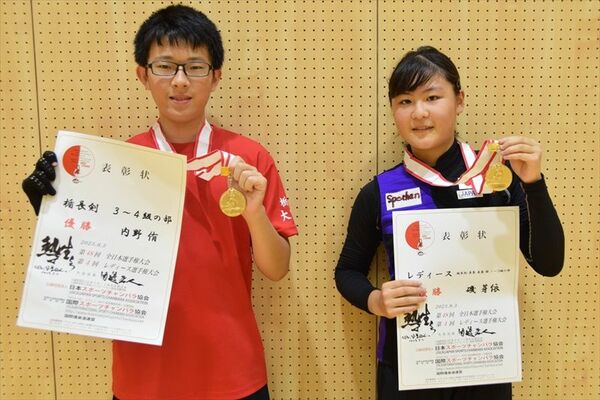 優勝した内野さん（左）と磯さん