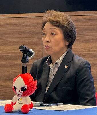 定例記者会見をするJOCの橋本聖子会長=16日、東京都新宿区