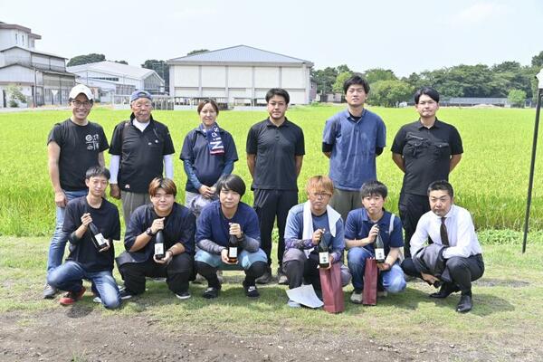 プロジェクトに参加した小山北桜高や栃木農高、各醸造元などの関係者ら
