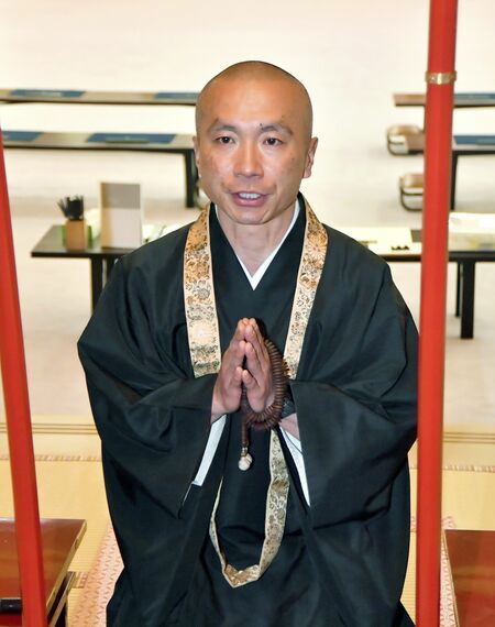 ７年前と変わらず祈りをささげる畠山さん