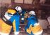 倒壊した家屋を調べる援助隊員ら＝３日午後、石川県珠洲市（県警提供）