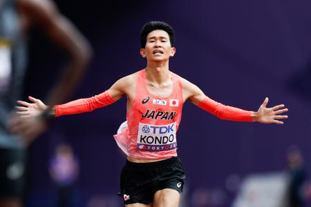 男子マラソン ゴールに向かう近藤亮太=国立競技場