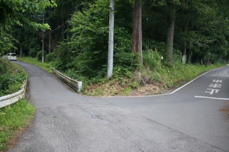 有希ちゃんが同級生と別れた三差路＝２０２４年７月、栃木県日光市
