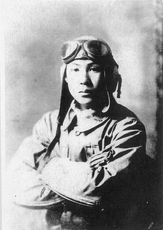 　太平洋戦争中、大刀洗陸軍飛行学校を出て操縦士となった上野辰熊さん（本人提供）＝１９４５年４月、岐阜県各務原市で撮影