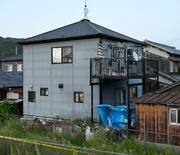 住宅に女性２遺体、事件か