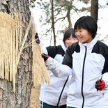 大田原・下侍塚古墳で「こも外し」　小中学生ら80人、笑顔で作業　５日は…