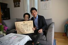市長が自宅訪問 １００歳の長寿祝う