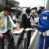 自転車の女子高生重体事故受け、街頭で生徒らに交通安全呼びかけ　宇都宮中央署