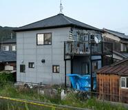 住宅に女性２遺体、事件か