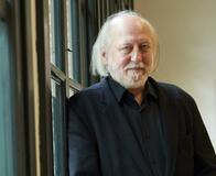 独裁の記憶刻む反骨