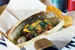 自家製チリの辛さとこく　ホットドッグ「ＯＨＩＯ」　SUKIMAHOTDOG　（宇都宮）