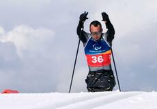 パラ「祖国貢献」、武器でなく