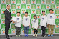 スケボーしても怒られない場所を　小学生が下野市長に要望書提出