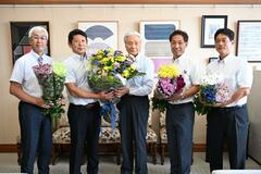 スプレーマムなど 花きを知事にPR