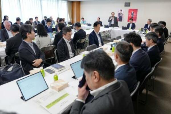 自民党本部で開かれた東日本大震災復興加速化本部=2日午前、東京・永田町