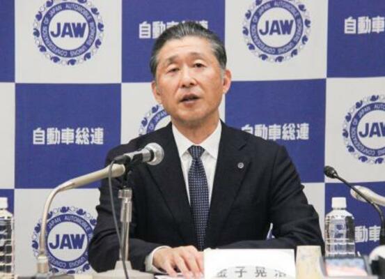 2026年春闘の要求目安について説明する自動車総連の金子晃浩会長=12日午後、東京都港区