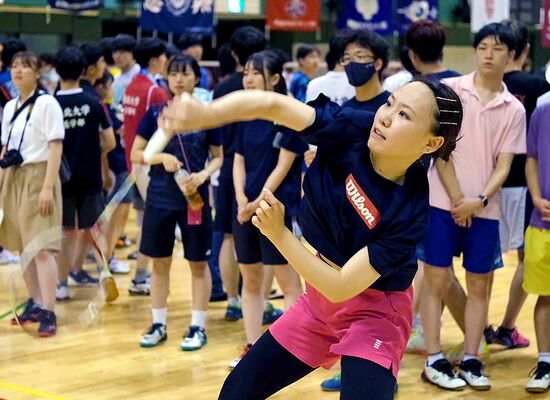 医学生としての最後の大会でプレーする阿美さん