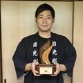 日光彫職人が手がけた「サクラセブンズ」トロフィー しなやかさとスピード感をデザインに