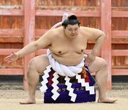 住吉大社で両横綱が土俵入り