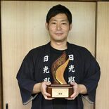 日光彫職人が手がけた「サクラセブンズ」トロフィー　しなやかさとスピード…