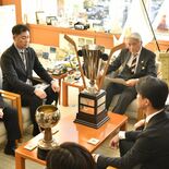 バックス、全日本選手権優勝を知事に報告　声援に感謝　３冠への抱負熱く