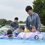ひと足お先に夏満喫! 真岡・一万人プールが先行オープン 1200人超が…