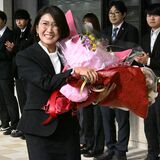初の女性町長・益子氏が初登庁 「幸せ感じられる町に」職員に訓示 那珂川町