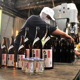 「うまかんべ」出来は上々　日光産米の純米酒、瓶詰め始まる　渡辺佐平商店