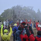 男体山の夜間登山が解禁　濃霧で御来光はお預け　日光二荒山神社で「登拝大祭」